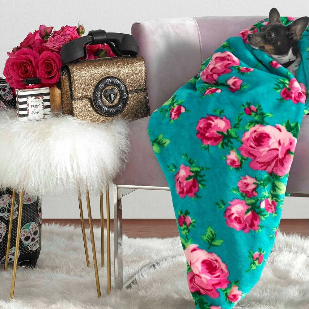 Betsey Johnson Floral Oversized Ultra Soft Cozy Plush Throw Size 50" X 70" NWT